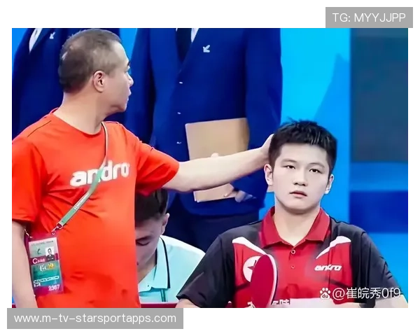 打不过就合影？樊振东把对方教练都打服了！，樊振东最擅长的打法