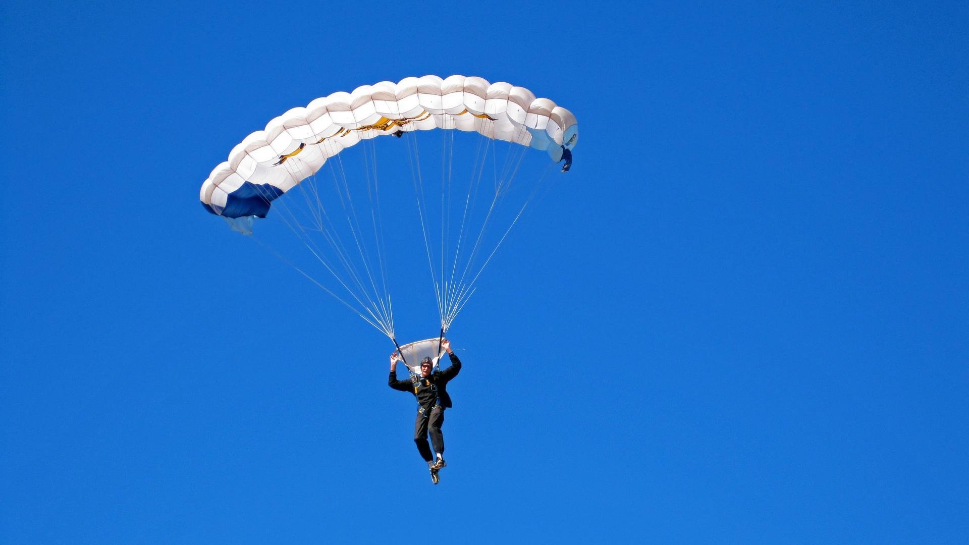 中国冰球青年队赴海外拉练提升实战经验,中国冰球首次通过选拔营